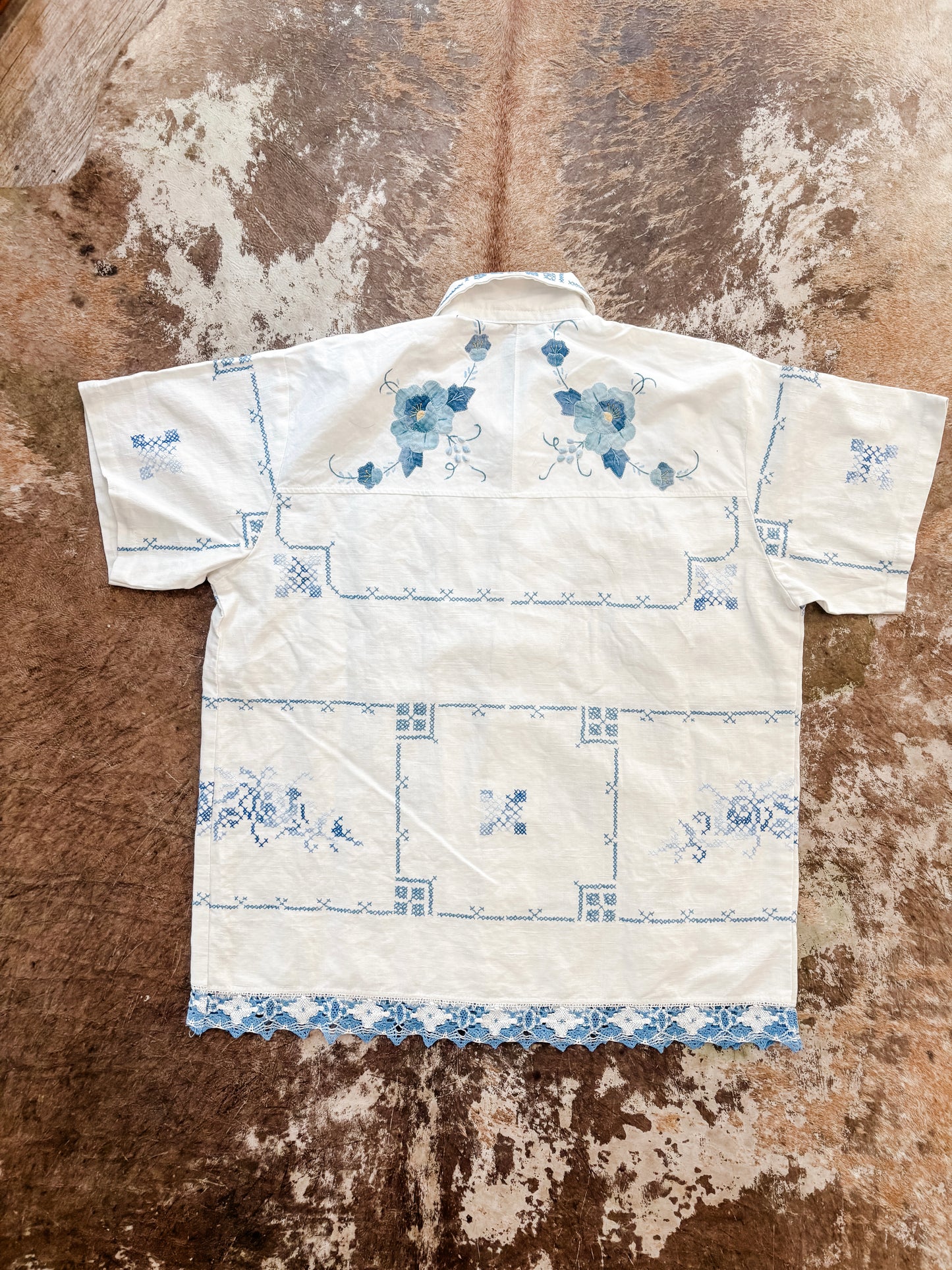 M/L Blue Waves Vintage Varsity Shirt