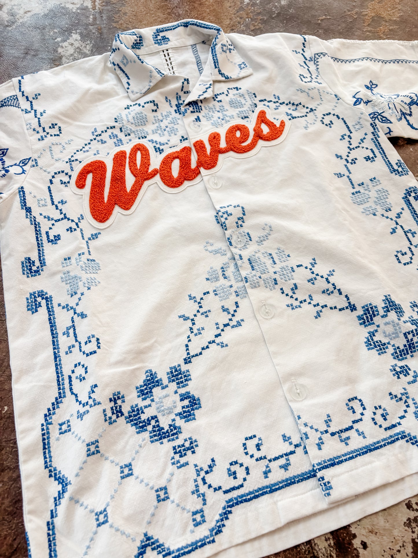 M/L Orange Waves Vintage Varsity Shirt