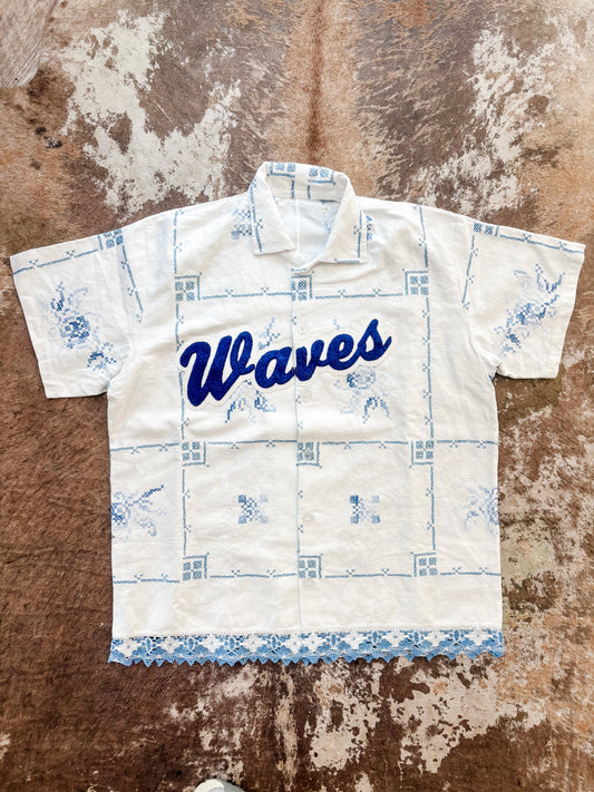 M/L Blue Waves Vintage Varsity Shirt