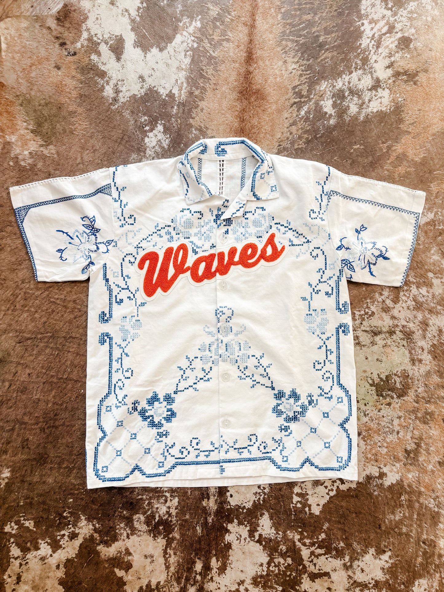 M/L Orange Waves Vintage Varsity Shirt
