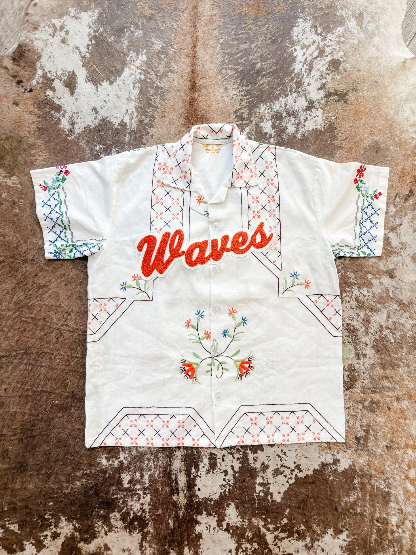 M/L Orange Waves Vintage Varsity Shirt