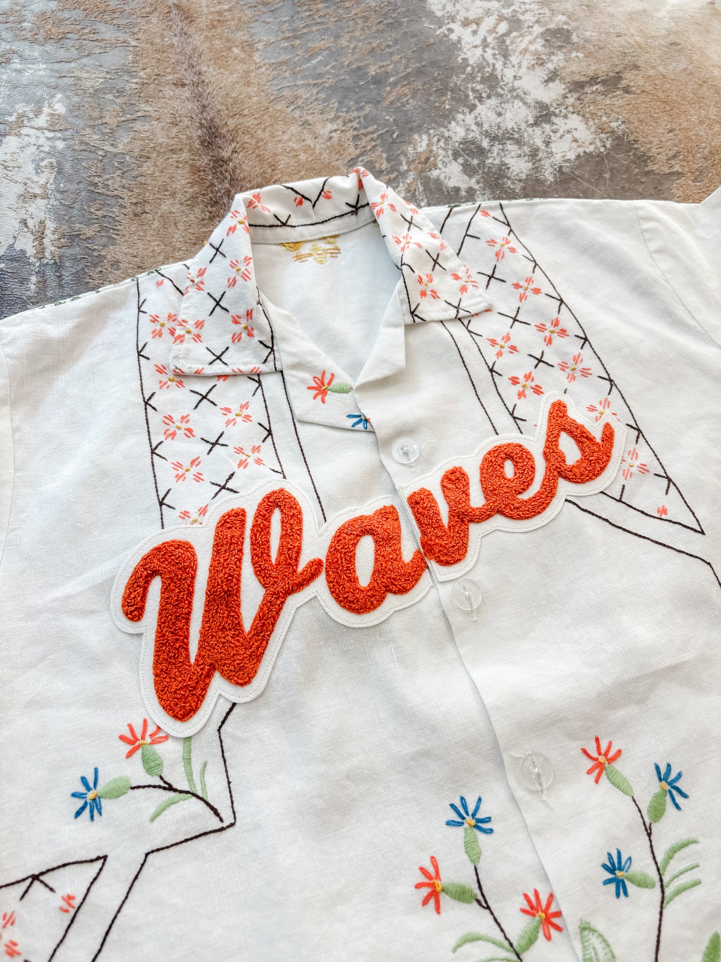 M/L Orange Waves Vintage Varsity Shirt